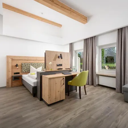 Hotel Farbinger Hof 3*
